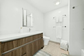 Hair dryer - High-Rise Retreat | Panoramic Ocean & City Views (Honolulu)
