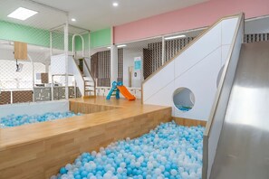 Innen-Kinderspielplatz