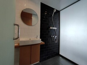 Superior Twin Room, City View | Bathroom | Slippers