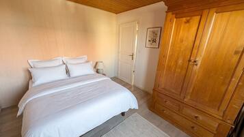 3 bedrooms, free WiFi, bed sheets