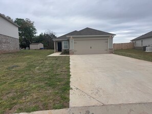 Exterior - Lovely 3-bedroom new house with AC in delightful Munford, 2 car attached garage (Munford)
