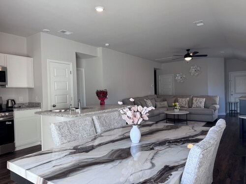 Lovely 3-bedroom new house with AC in delightful Munford, 2 car attached garage
