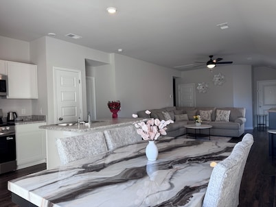 Lovely 3-bedroom new house with AC in delightful Munford, long driveway 