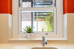 Interior - Chelsea Retreat with Private Patio (London)