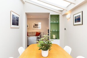 Interior - Chelsea Retreat with Private Patio (London)