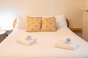 2 chambres, fer et planche à repasser, Wi-Fi gratuit, draps fournis