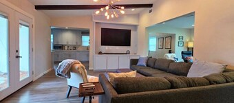 Nassau Bay Retreat near Clearlake, Nasa and Kemah