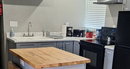 Cozy 1-bedroom apartment in Baker City with AC wit full kitchen and laundry