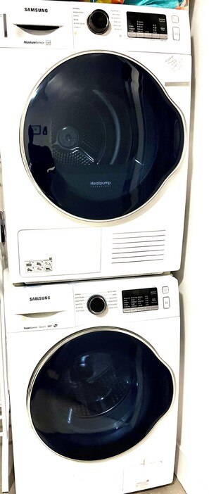 Interior - Modern 1 Bedroom Apartment - Seabus to World Cup (North Vancouver)