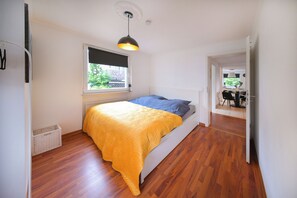 2 bedrooms, travel cot, free WiFi, bed sheets - Goldmarie's vacation apartment in the Black Forest - fully equipped, mountain view & fireplace (Sasbachwalden)
