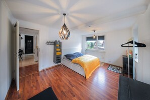 2 bedrooms, travel crib, free WiFi, bed sheets - Goldmarie's vacation apartment in the Black Forest - fully equipped, mountain view & fireplace (Sasbachwalden)