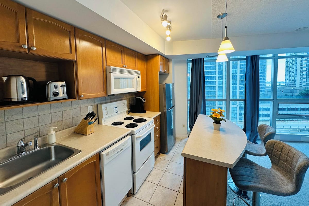 Classic Room | Private kitchen | Fridge, microwave, oven, stovetop
