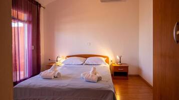 3 bedrooms, iron/ironing board
