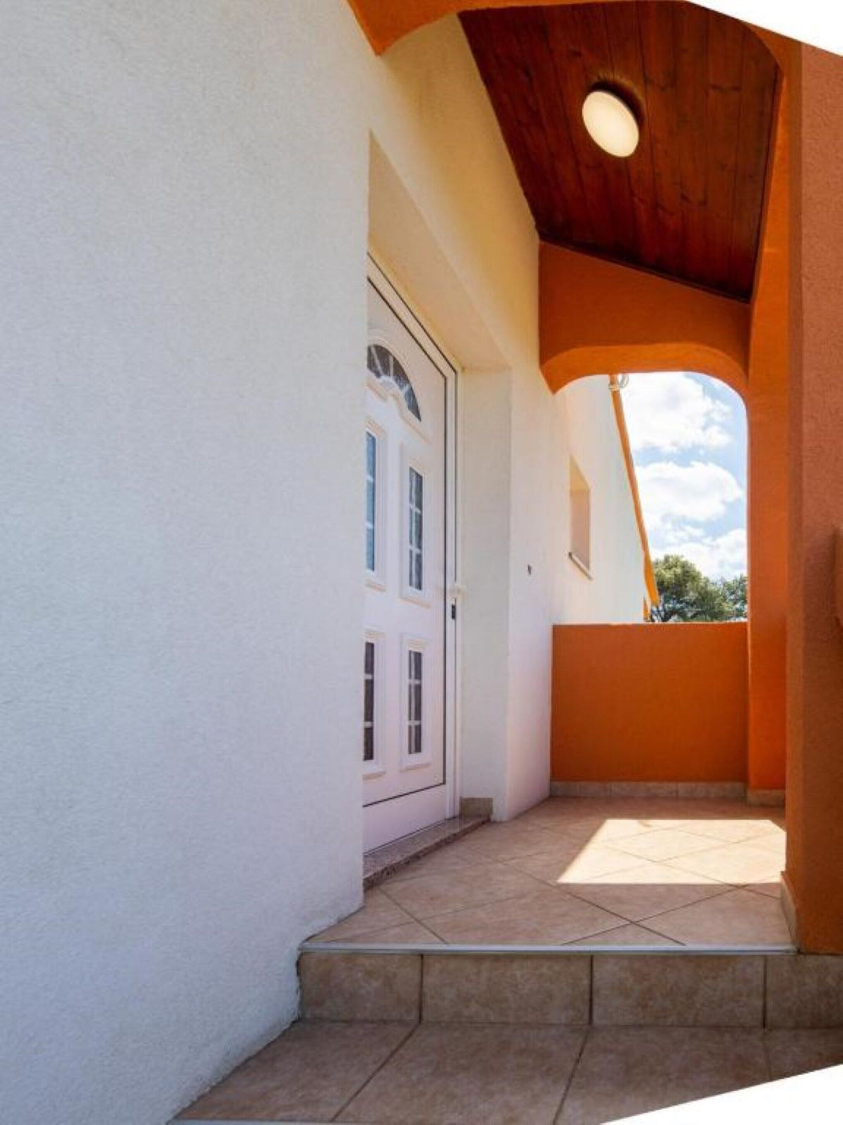 Classic Apartment, 2 Bedrooms | Reception