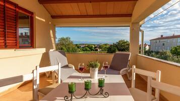 Classic-Apartment, 2 Schlafzimmer | Balkon