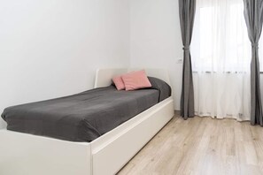 5 bedrooms, laptop workspace, iron/ironing board - House in Fazana With Private Pool and Beach (Fazana)