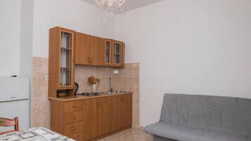 Classic Apartment, 3 Bedrooms | Living room
