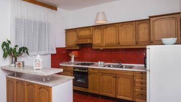 Fridge, oven, electric kettle, cookware/dishes/utensils