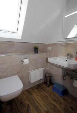 Classic House, 3 Bedrooms | Bathroom | Shower - Ferienhaus in Dornumersiel (Dornum)