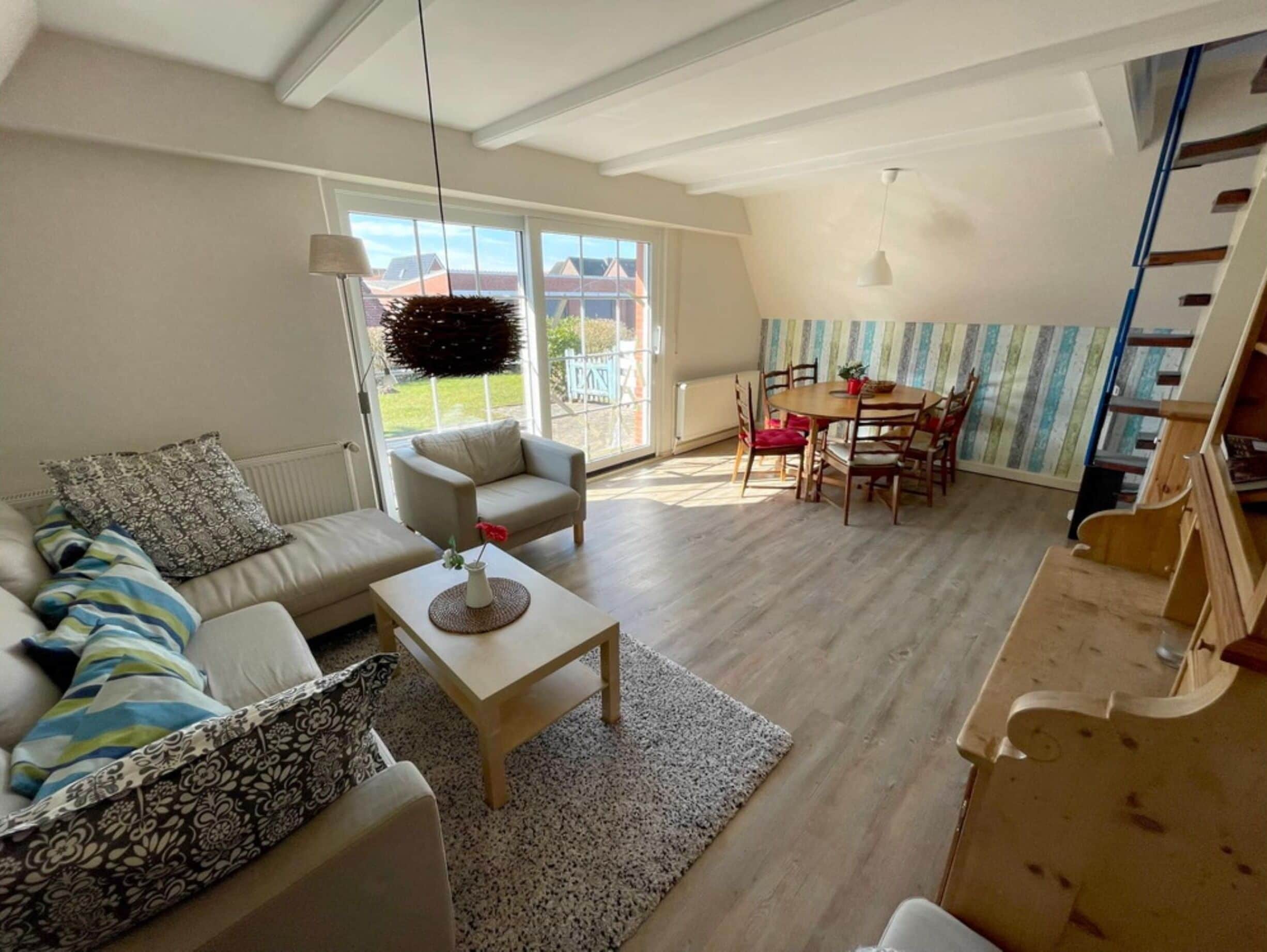Deluxe House, 3 Bedrooms | Living room | DVD player