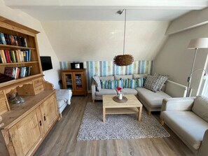 Deluxe huis, 3 slaapkamers | Woonkamer | Een dvd-speler
