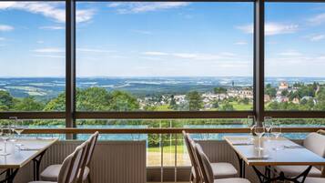 Comfort Apartment, 2 Bedrooms | Dining
