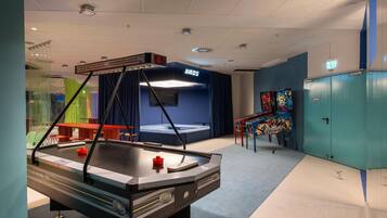 Classic Apartment, 2 Bedrooms | Games room