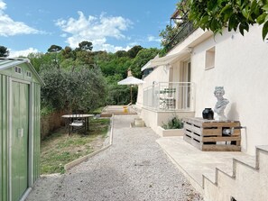 屋外ダイニングエリア