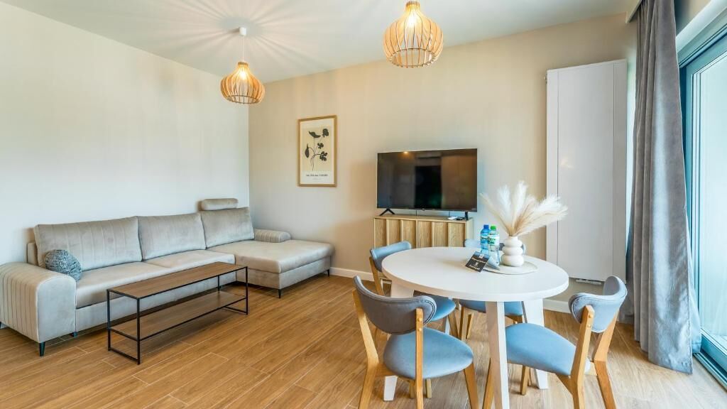 Premium-huoneisto, parveke, järvinäköala | Oleskelualue