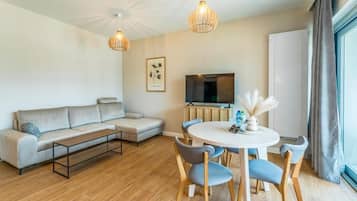 Premium-huoneisto, parveke, järvinäköala | Oleskelualue