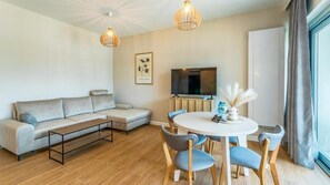 Premium Apartment, Balcony, Lake View | Living area - Stranda Residence Apartments Giżycko (Giżycko)