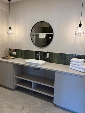 Appartement Premium, balcon, vue lac | Salle de bain