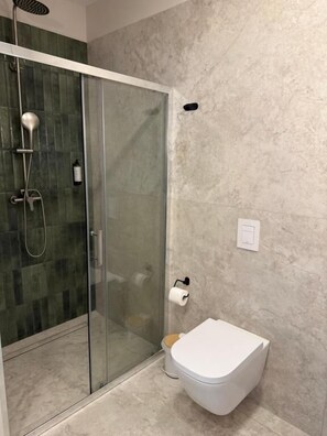 Appartamento Premium, balcone, vista lago | Bagno
