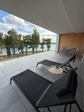 Appartamento Premium, balcone, vista lago | Terrazza/patio