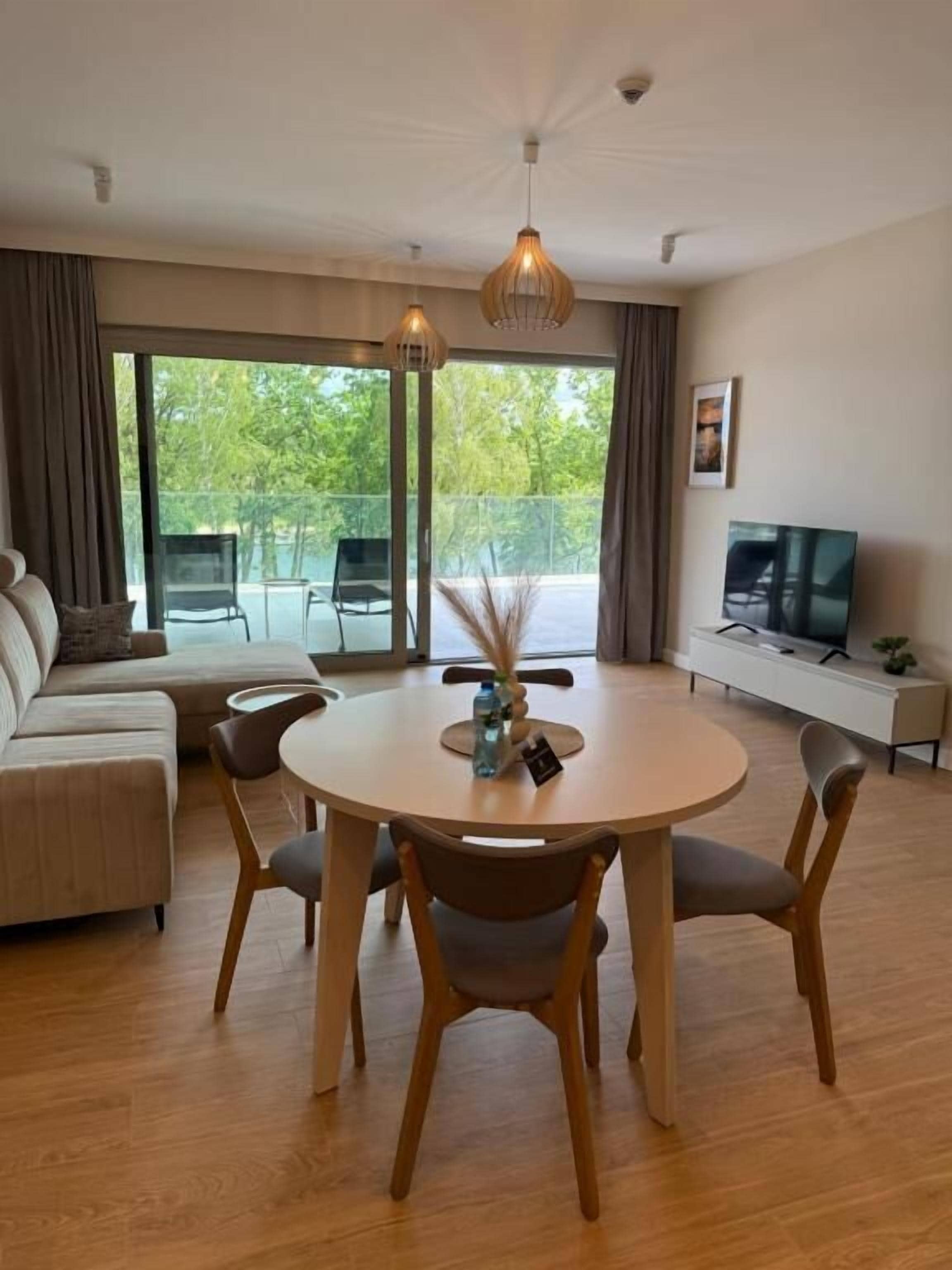 Appartamento Premium, balcone, vista lago | Area soggiorno
