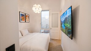 1 bedroom, iron/ironing board, WiFi, bed sheets - New, excellently located apartment near Finopoulou Hill in vibrant Athens! (Athina)