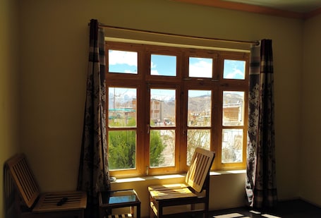 Deluxe Double Room, Balcony, Mountain View | Interior. Donskit guest house