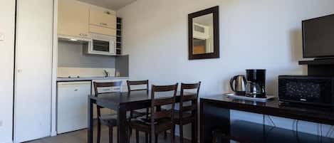 Apartment | Dining
