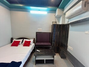 Standard Double Room, Patio, Mountain View - PANMOZHI RESIDENCY (Tiruvannamalai)