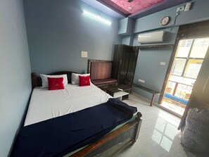 Standard Double Room, Patio, Mountain View - PANMOZHI RESIDENCY (Tiruvannamalai)