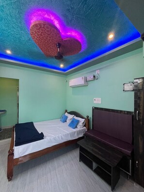 Standard Double Room, Patio, Mountain View - PANMOZHI RESIDENCY (Tiruvannamalai)