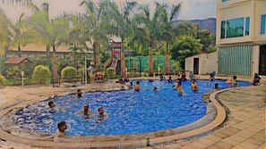 Pool - Viola Beacon Near Solapur Mumbai Hwy (Pune)