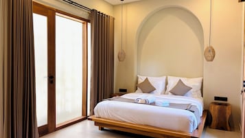 Ropa de cama de alta calidad, minibar y cortinas blackout
