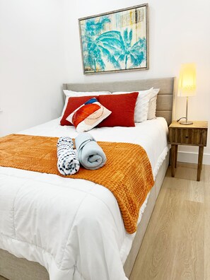 2 bedrooms, iron/ironing board, Internet, bed sheets - Little Havana Heat Hideout (Miami)