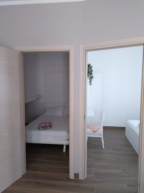 Room - Apartment for your vacation near the sea and tranquility (Marotta)