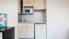 Private kitchen - Sophisticated Hillside Retreat, Grasse (Grasse)