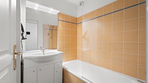 Apartment | Bathroom - Sophisticated Hillside Retreat, Grasse (Grasse)