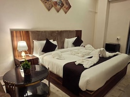 Deluxe Room | Desk, WiFi (free)