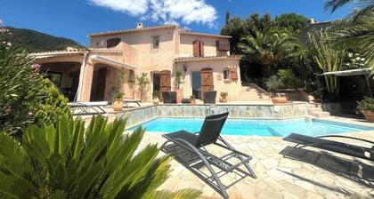 Charming villa, swimming pool, exceptional sea view, close to the beach
