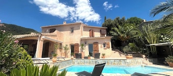 Villa de charme, piscine, vue mer exceptionnelle, proche plage